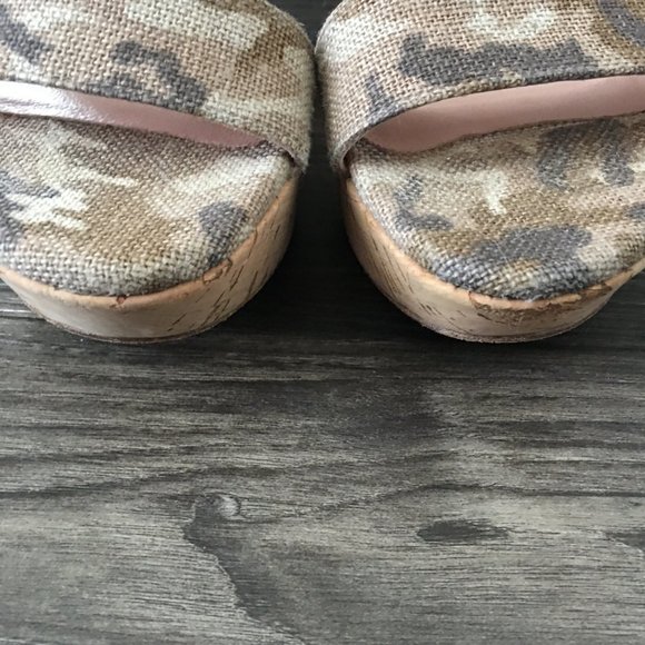 Stuart Weitzman Xray Linen Cork Wedge, Tan Camo - Picture 4 of 10